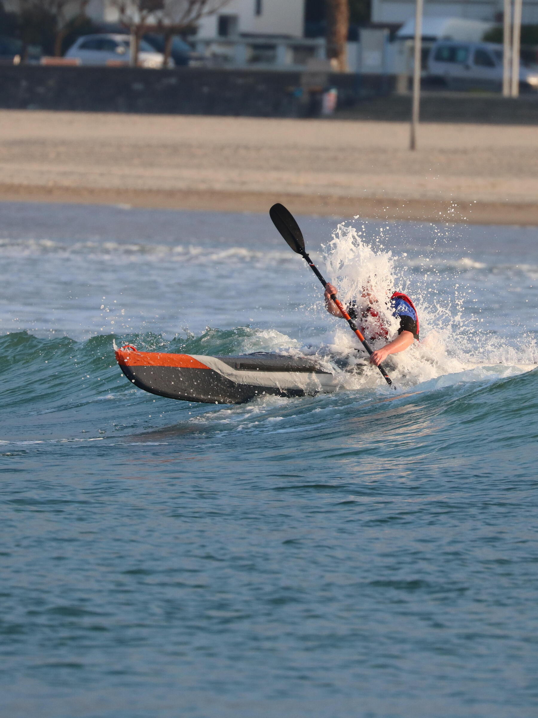 kayak surf franchir la barre