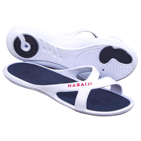 Belo-plave ženske sandale za bazen 500