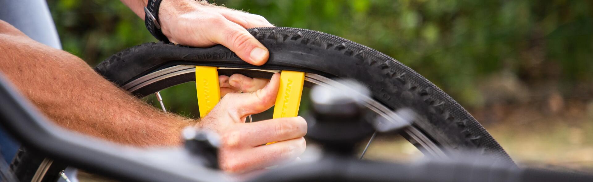 Réparer un pneu de vélo