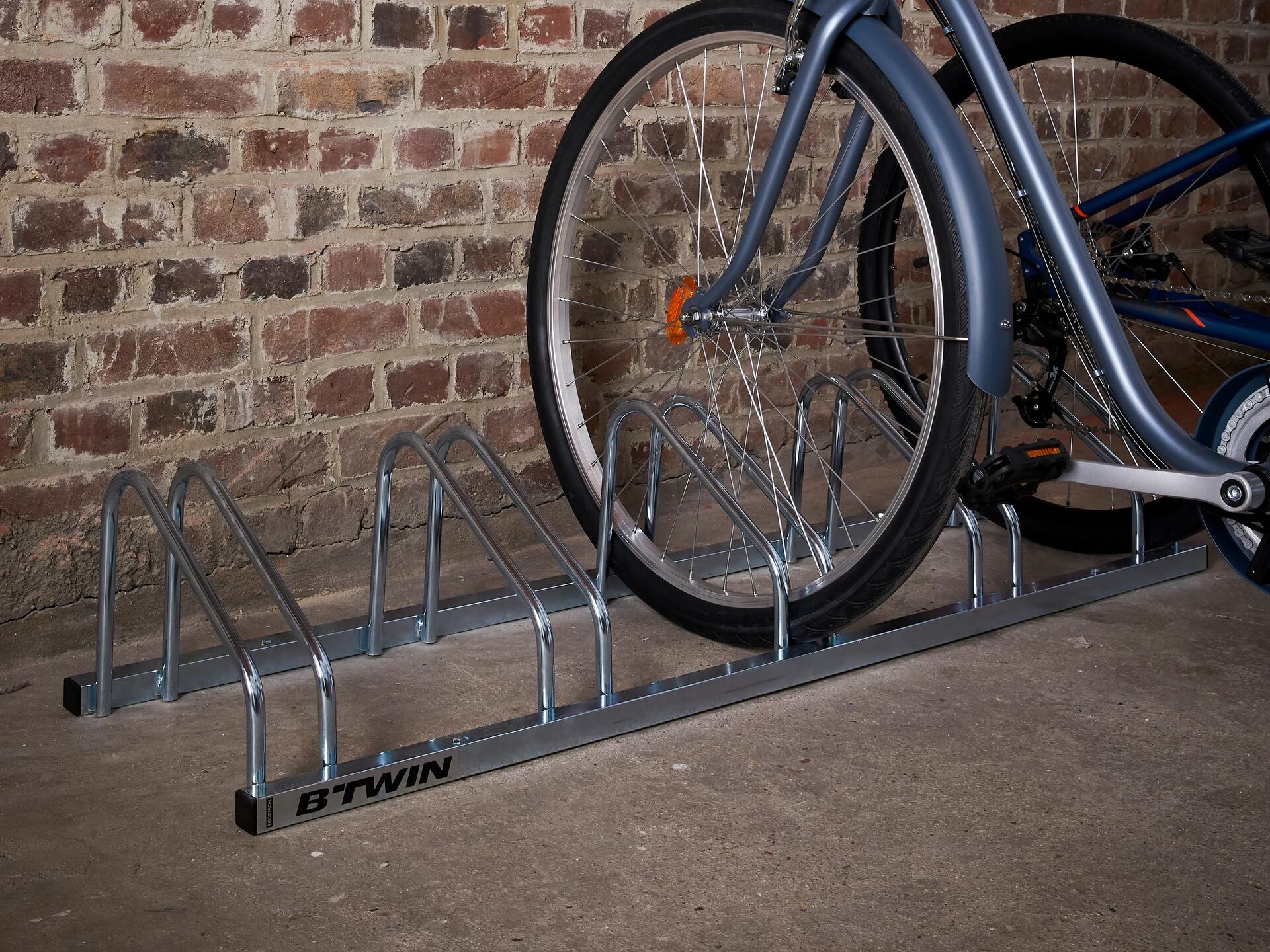 Decathlon monta un parking para tus bicicletas a precio 'low cost' (y te  caben hasta cinco)