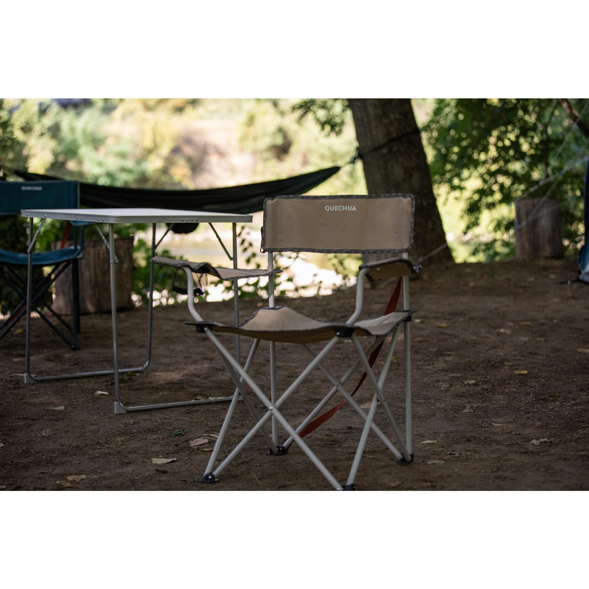 СКЛАДНОЕ КРЕСЛО ДЛЯ КЕМПИНГА BASIC QUECHUA