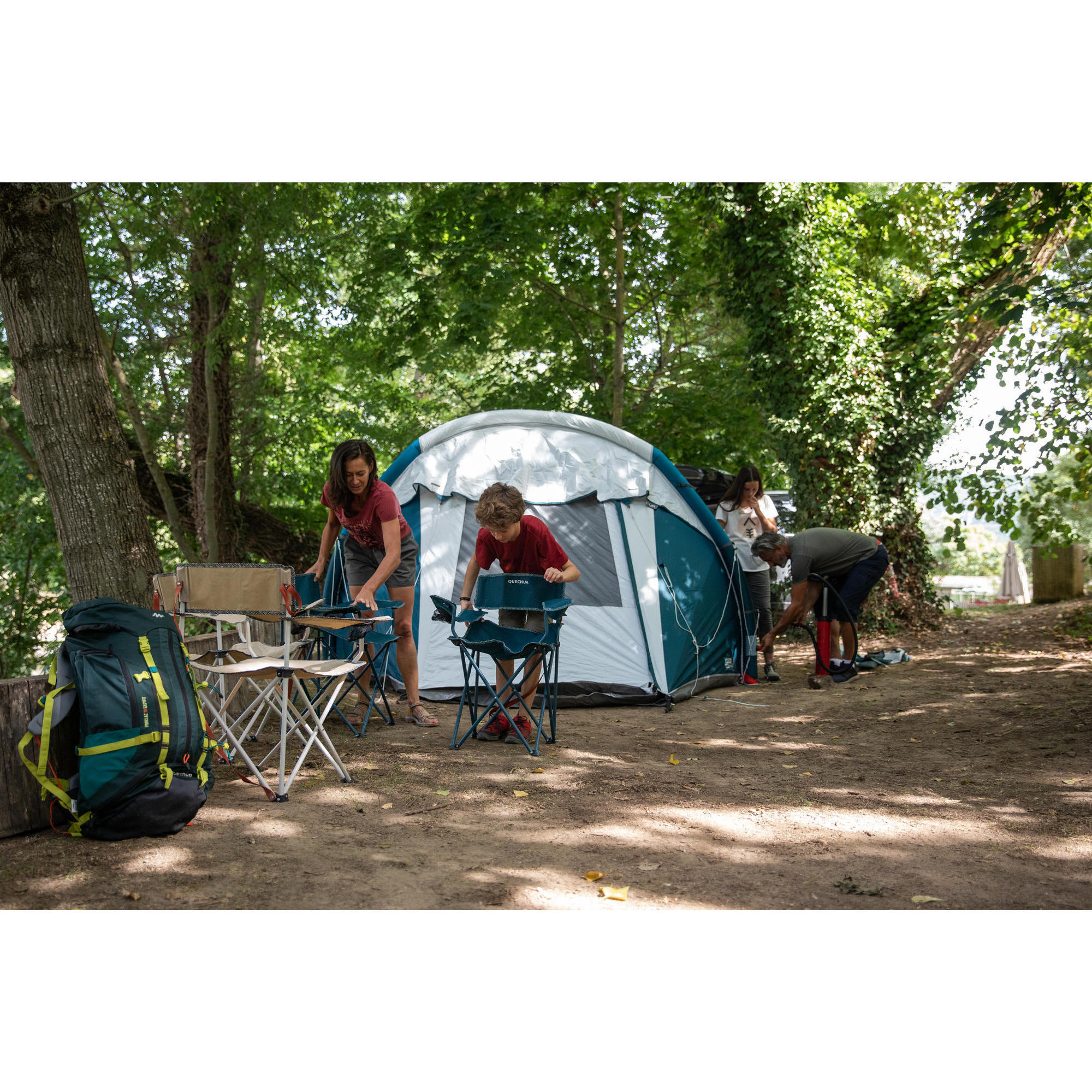 СКЛАДНОЕ КРЕСЛО ДЛЯ КЕМПИНГА BASIC QUECHUA