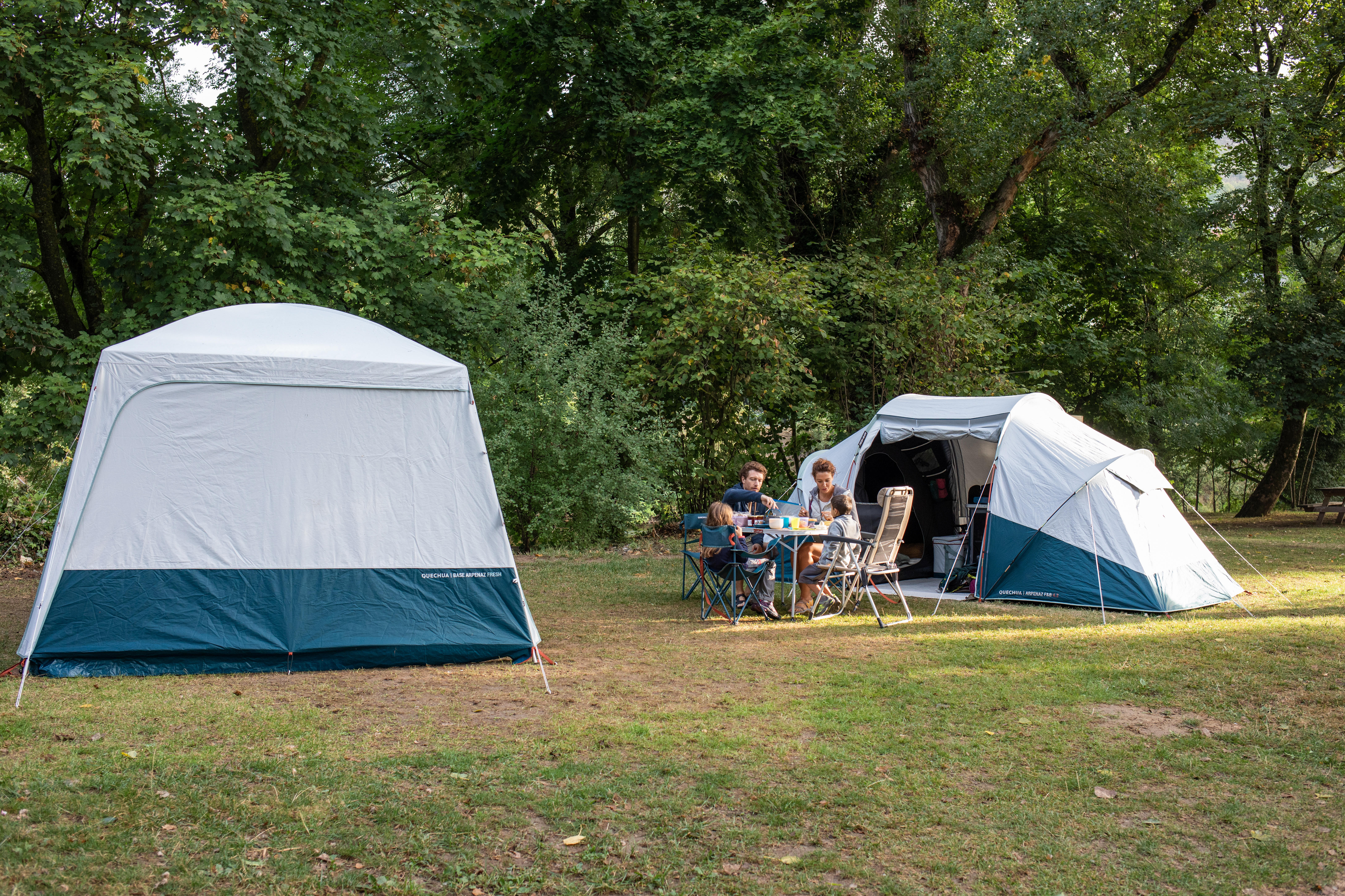 10-person Camping Shelter - Base Fresh - QUECHUA