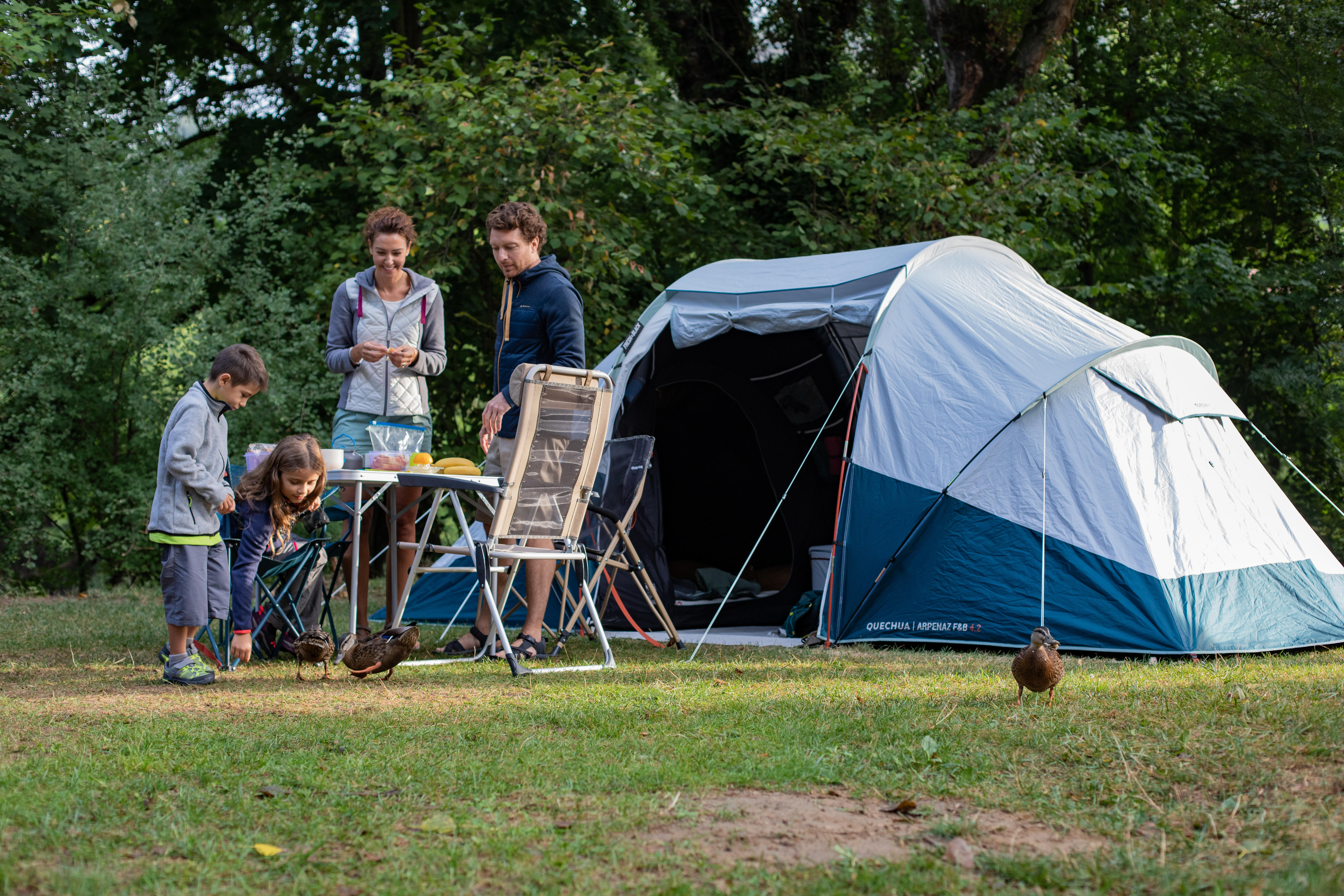 4-Person Camping Tent - ARPENAZ 4.2 Fresh & Black - QUECHUA