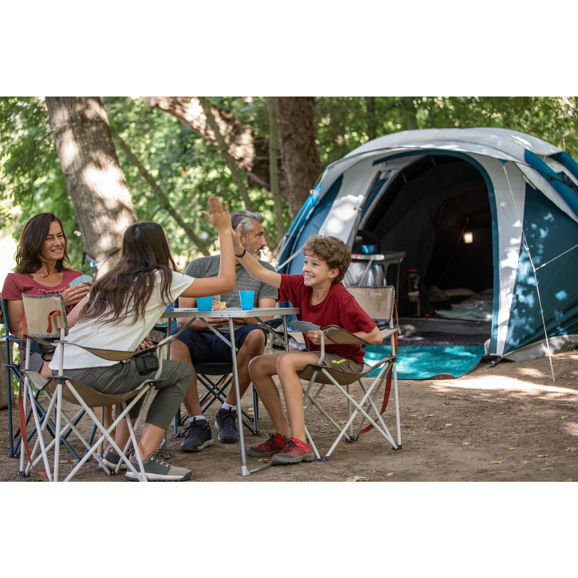 СКЛАДНОЕ КРЕСЛО ДЛЯ КЕМПИНГА BASIC QUECHUA