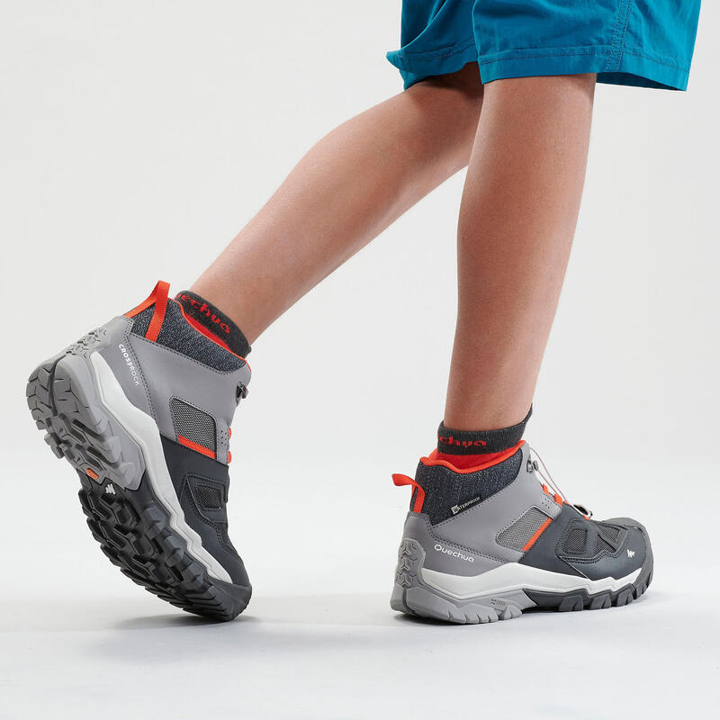 Chaussures imperméables de randonnée enfant avec lacet CROSSROCK MID grise 35-38