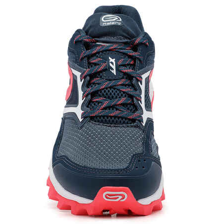 Sepatu lari trail wanita XT7 biru gelap dan pink