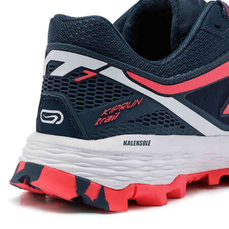 Sepatu lari trail wanita XT7 biru gelap dan pink