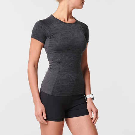 חולצת ריצה נושמת לנשים, דגם SKINCARE KIPRUN שחור