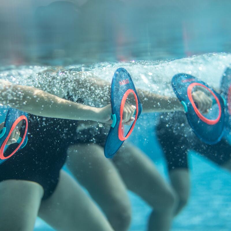 mulheres na piscina