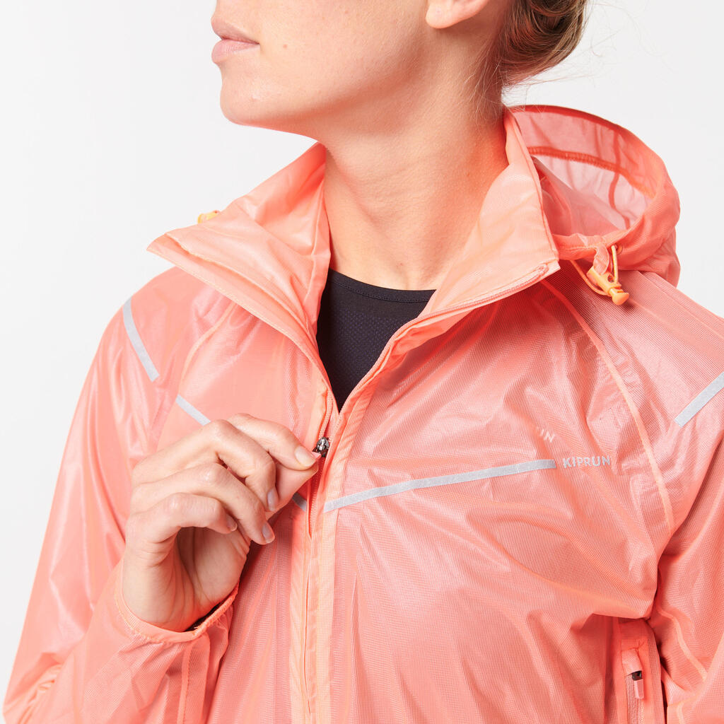 KIPRUN LIGHT WOMEN'S RAINPROOF RUNNING JACKET LIGHT GREEN