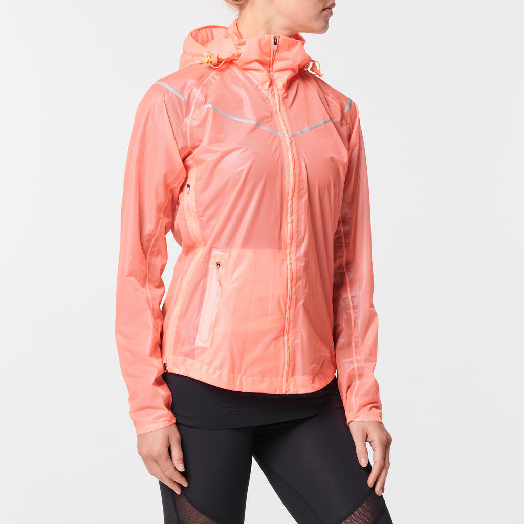 KIPRUN LIGHT WOMEN'S RAINPROOF RUNNING JACKET LIGHT GREEN