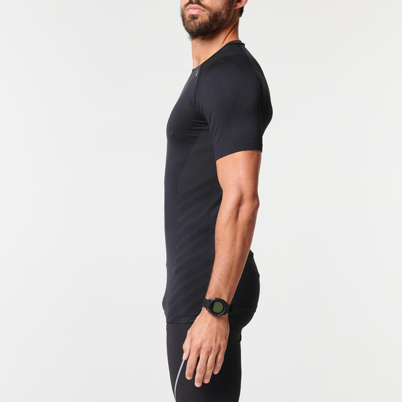 T-SHIRT RUNNING HOMME RESPIRANT KIPRUN SKINCARE NOIR