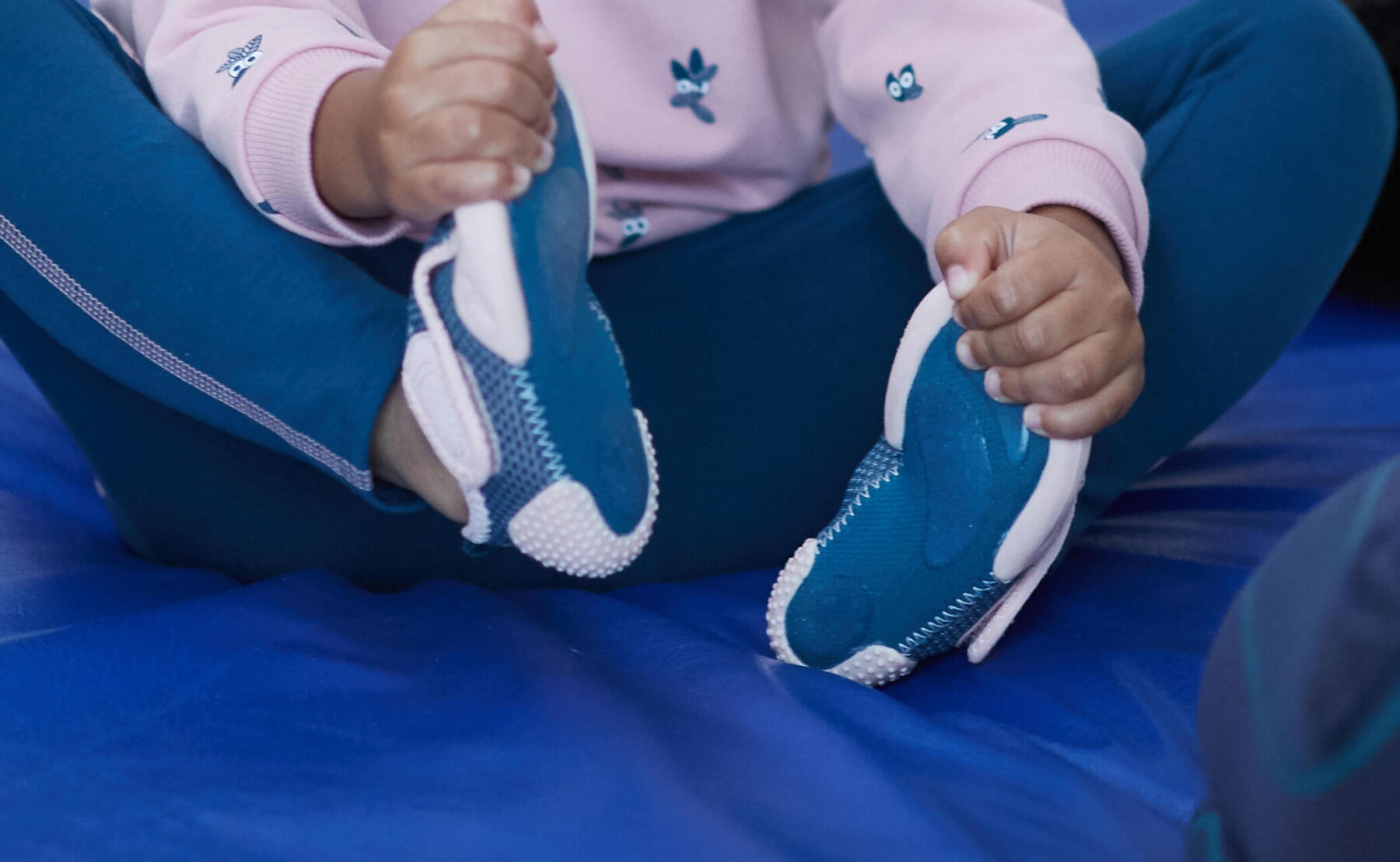 BABY GYM Pourquoi votre b b doit il porter des chaussons