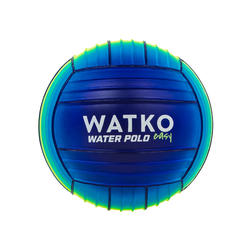 Bola grande de polo aquático piscina azul verde