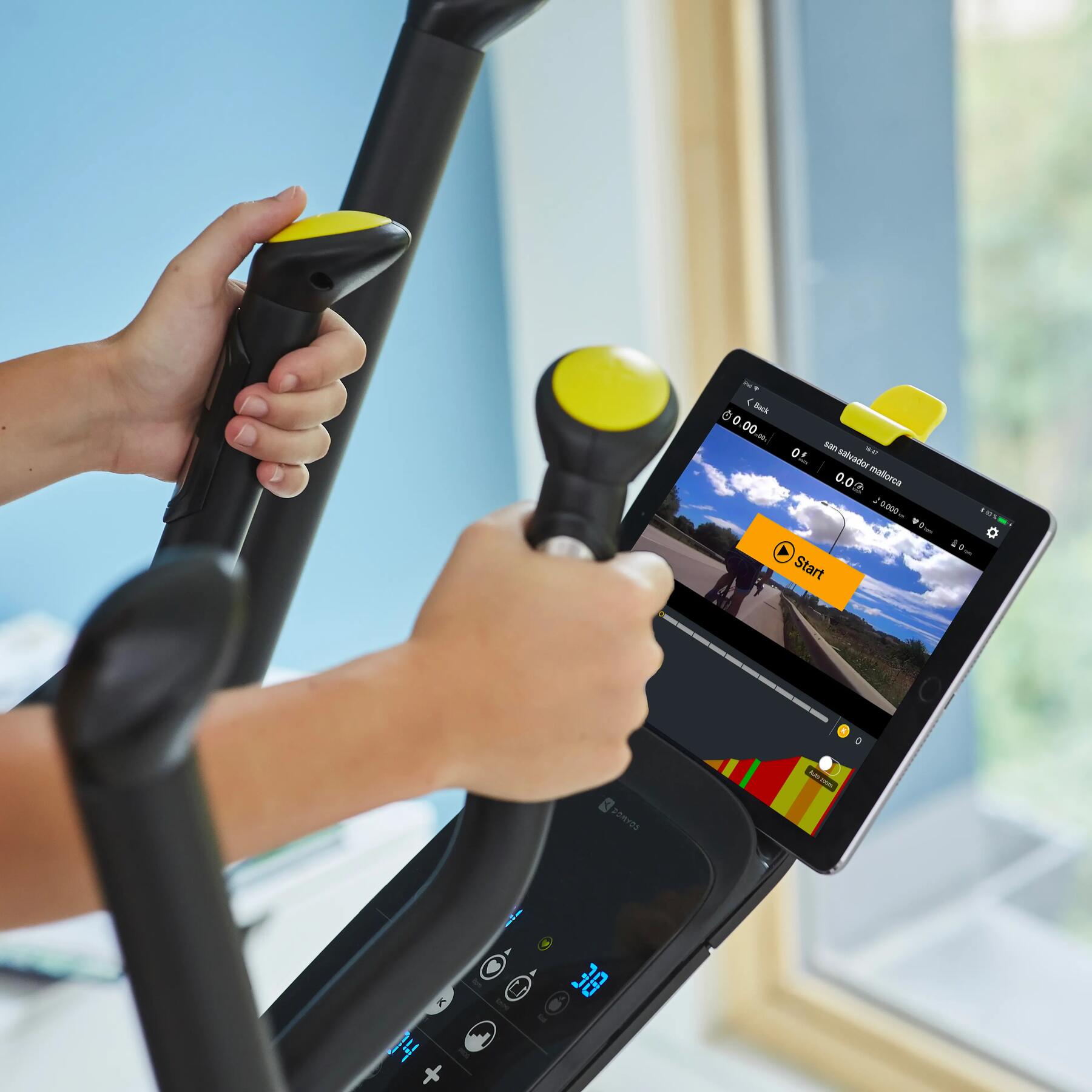 aplicação kinomap conectada a uma bicicleta elíptica