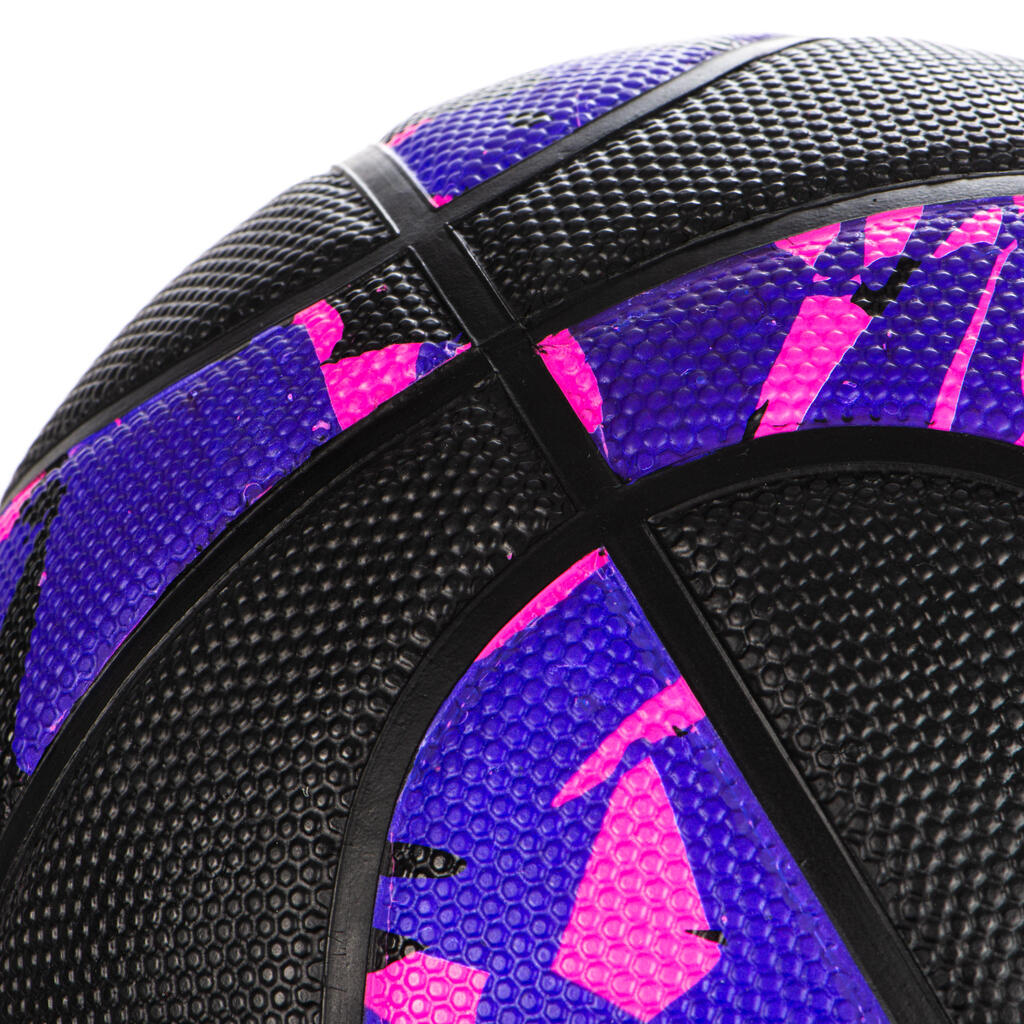 Basketbalová lopta R300 veľkosť 5 pre začínajúce deti do 10 rokov čierno-ružová