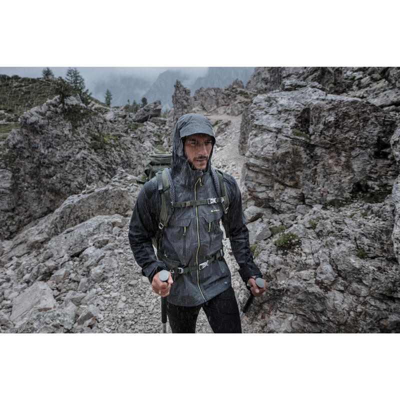 Giacca trekking uomo MH900 impermeabile nera
