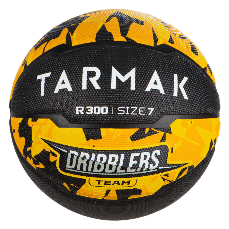 Ballon de basket homme R300 T7 jaune noir à partir de 13 ans pour débuter.