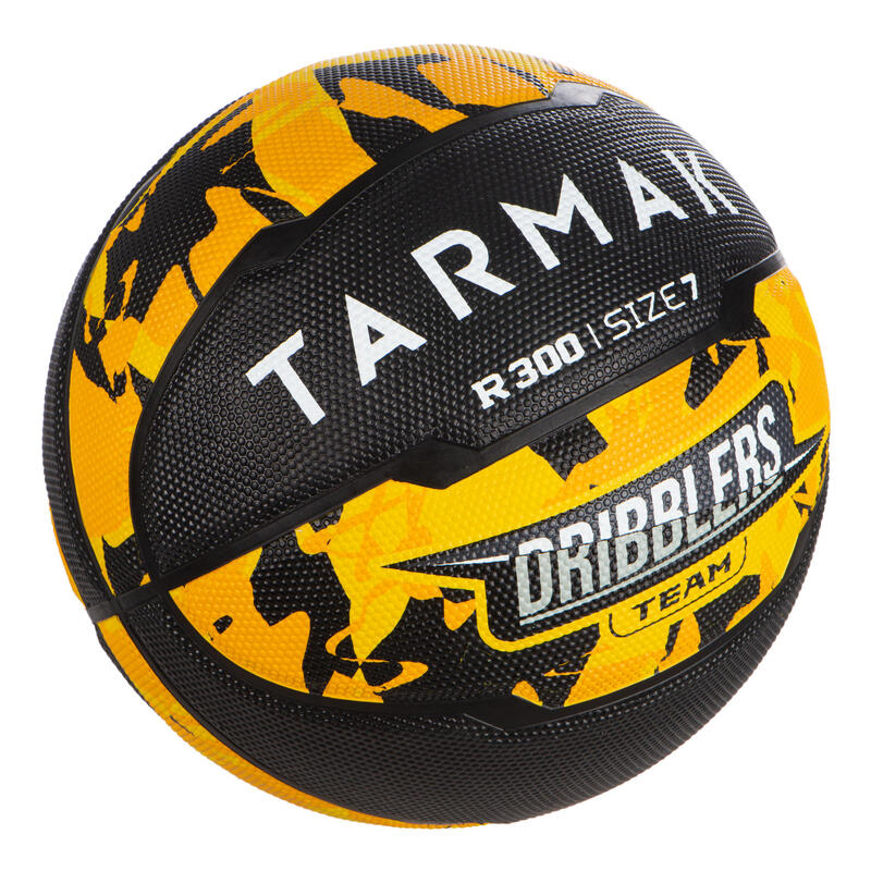 Ballon de basket homme R300 T7 jaune noir à partir de 13 ans pour débuter.