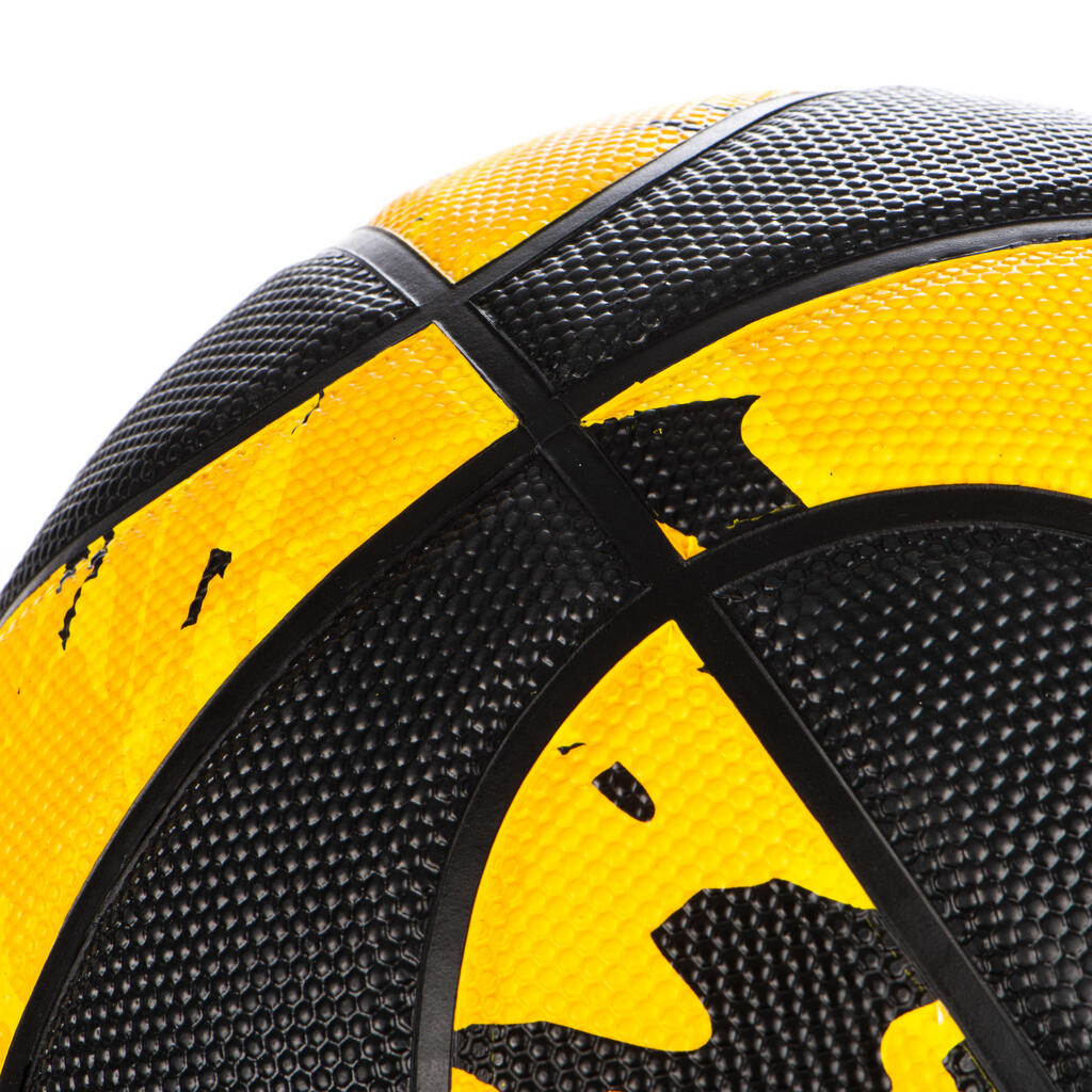 Basketbalová lopta R300 V7 pre začínajúcich mužov od 13 rokov žlto-čierna