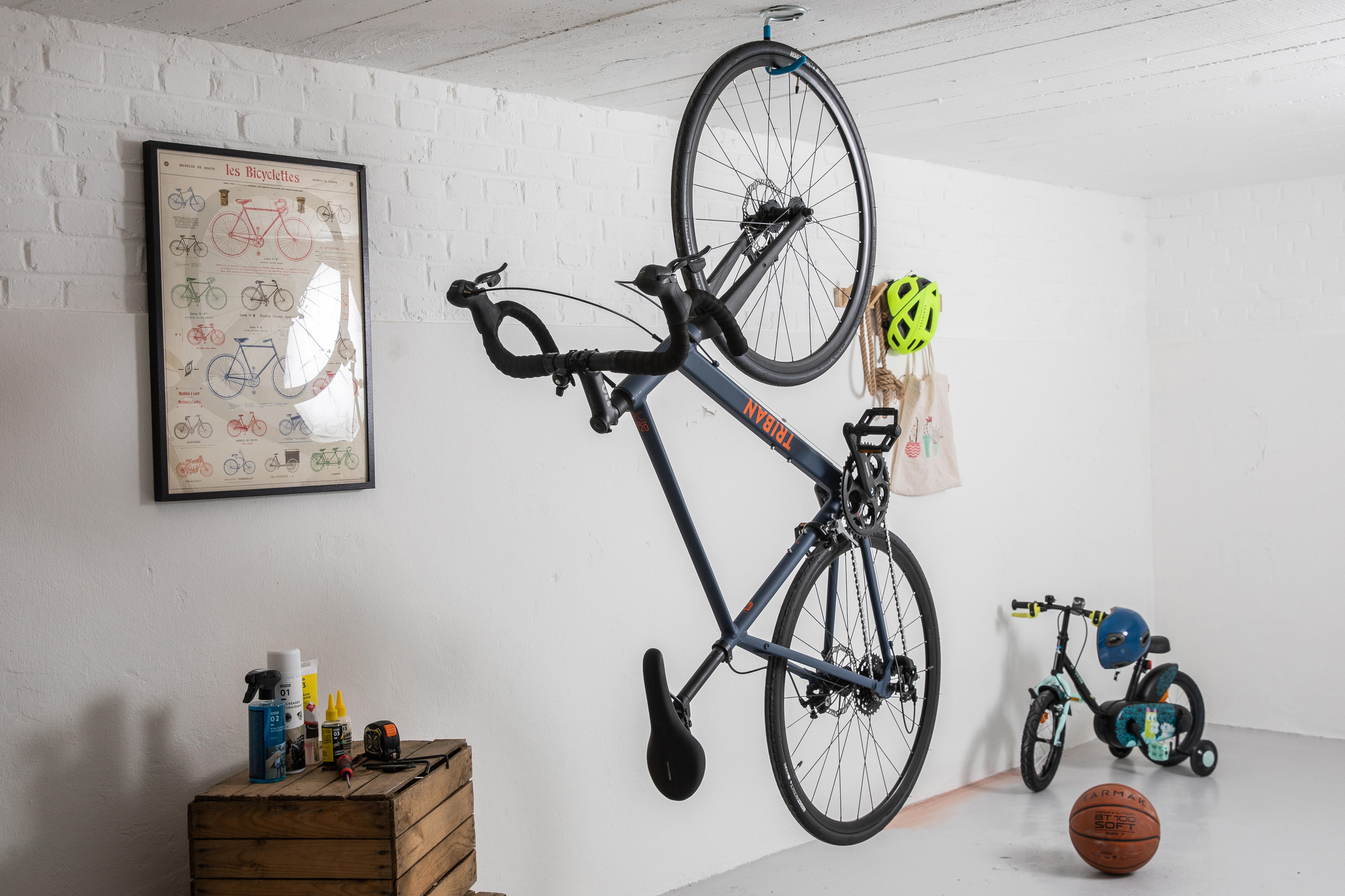 TORACK Support de rangement mural pour 6 vélos pour garage, 121,9 cm, en  acier robuste, support mural, crochets pour rangement de vélo, support