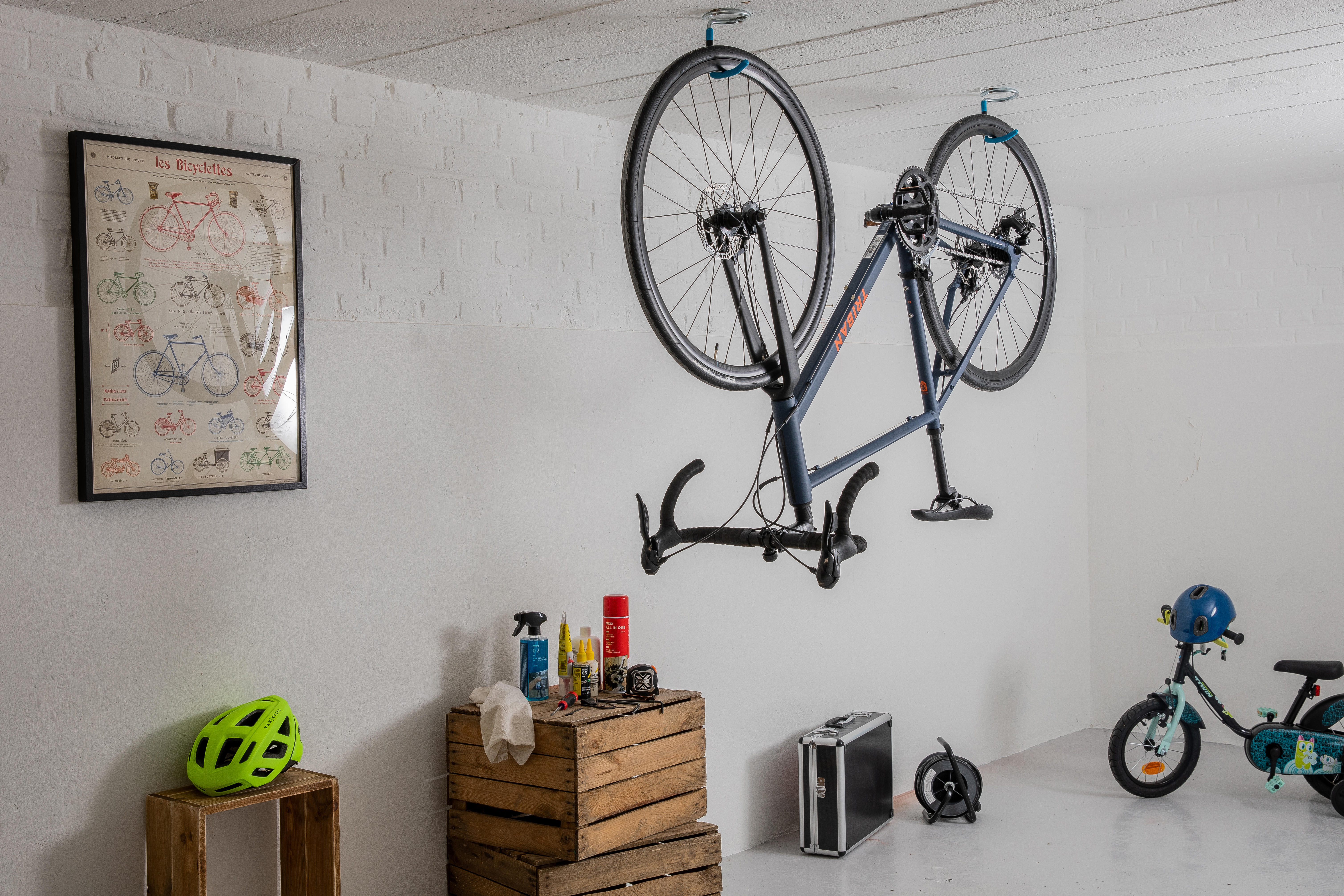 Decathlon bike store wall mount