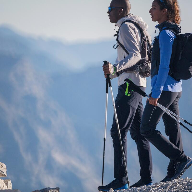 Comment utiliser les bâtons de randonnée en descente ?