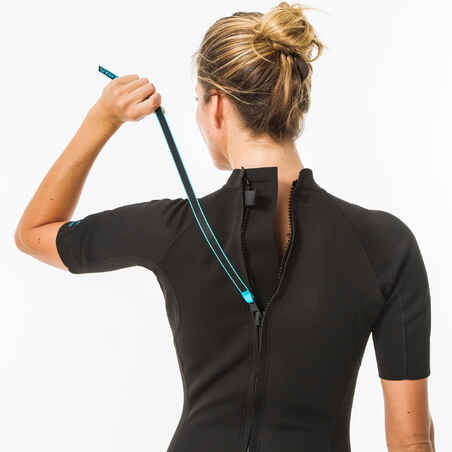 Moteriškas trumpas plaukimo kostiumas iš 1,5 mm neopreno „100“, juodas