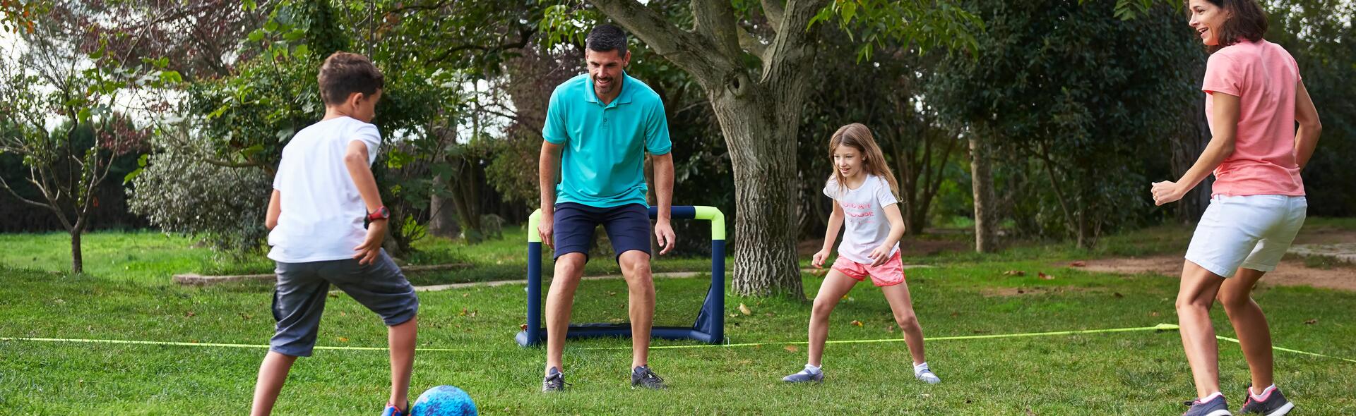 Travailler sa conduite de balle avec son enfant à la maison