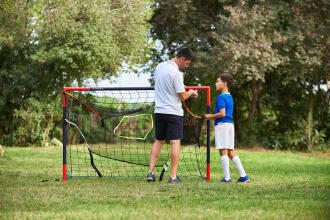 Football : travailler sa qualité de passe avec son enfant à la maison