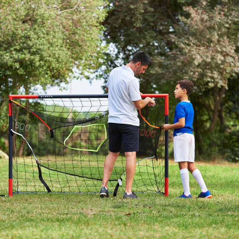 Travailler sa conduite de balle avec son enfant à la maison