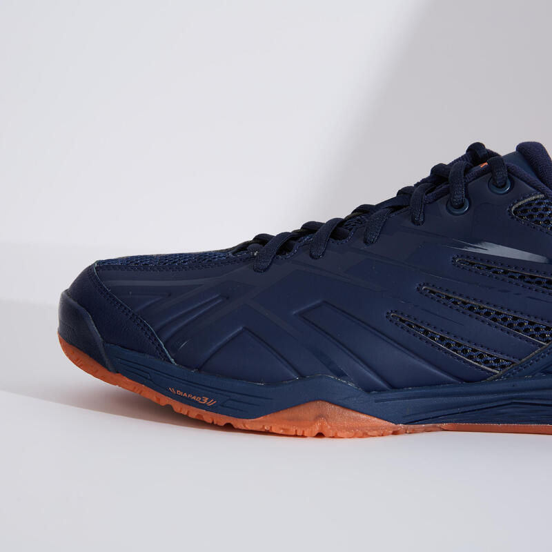 PÁNSKÉ BADMINTONOVÉ BOTY BS590 MAX CONFORT MODRO-ORANŽOVÉ 