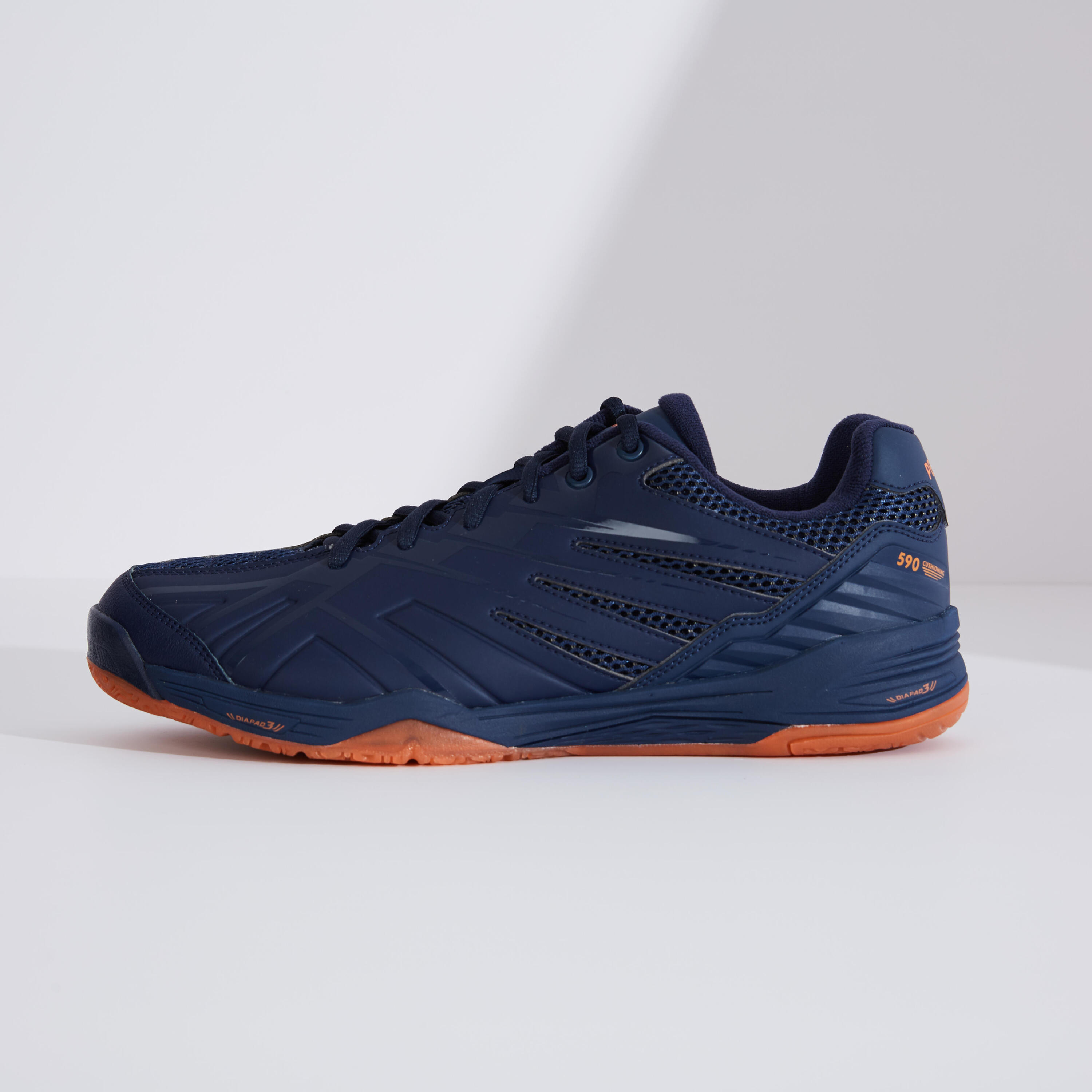 PÁNSKÉ BADMINTONOVÉ BOTY BS590 MAX CONFORT MODRO-ORANŽOVÉ  10/27