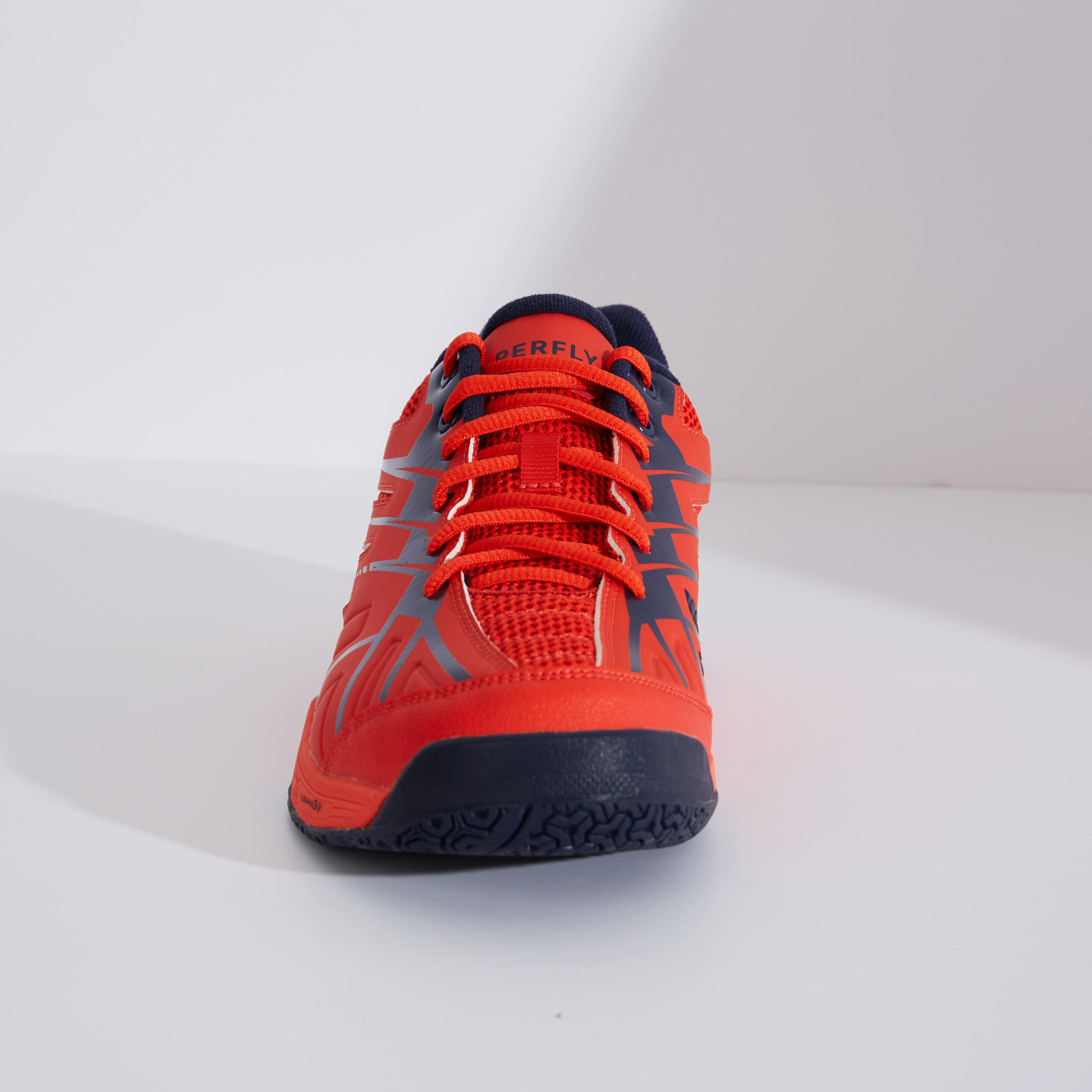 max sports shoes