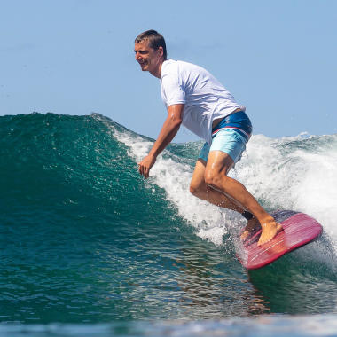 comment choisir un top lycra ou neoprene pour surfer ?