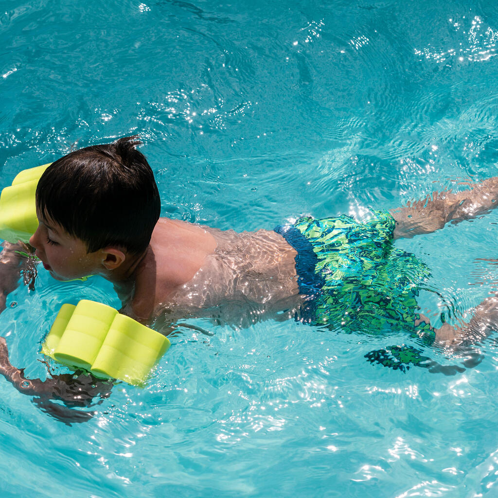 Schwimmflügel Schaumstoff mit Elastikriemen Kinder 15–30 kg grün