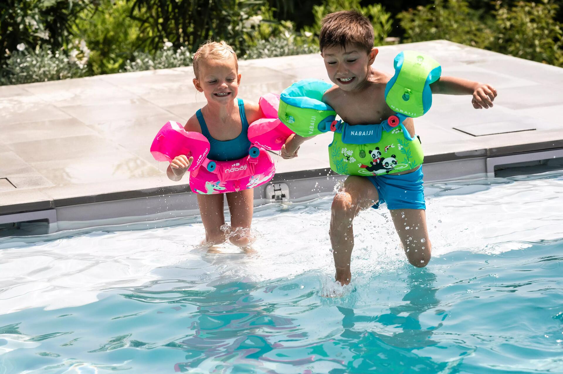 IL BAMBINO SCOPRE L&rsquo;ACQUA