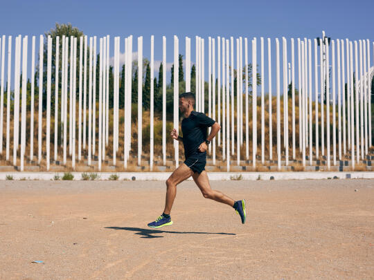 RUNNING | IS YOUR RUNNING POSTURE CORRECT? HERE’S A GUIDE TO PROPER RUNNING FORM.