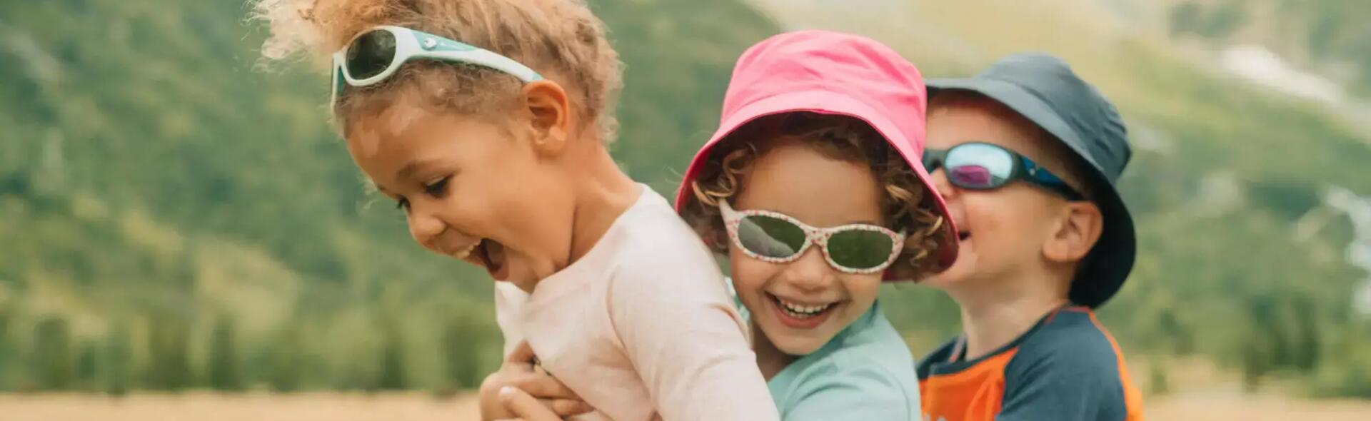 Kinder mit Sonnenbrille