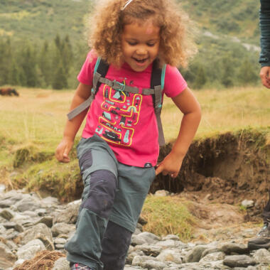 Wandern mit Kindern bedeutet viel Planung! Worauf du achten solltest und was du bei der Planung auf keinen Fall vergesen solltest, erfährst du hier!