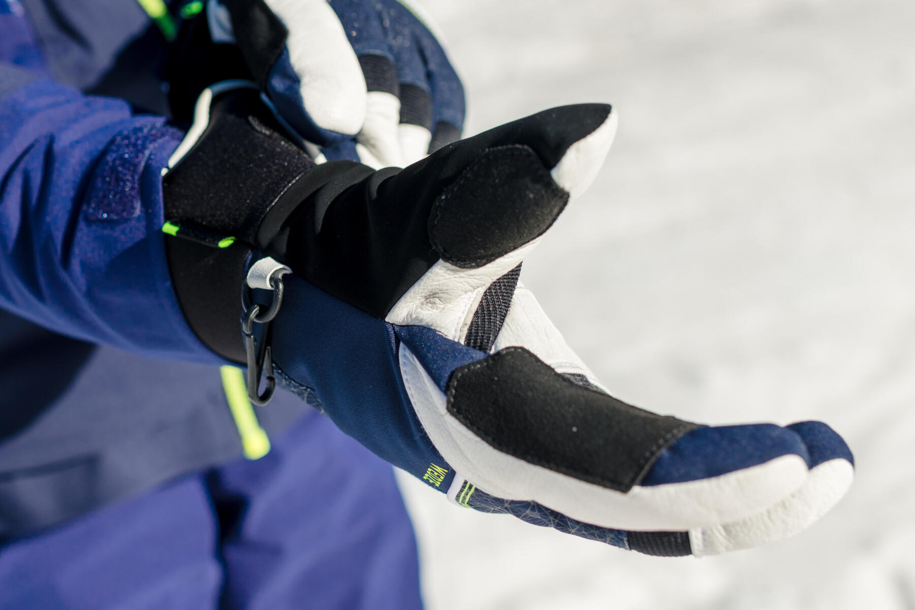 Come scegliere guanti o muffole da sci?