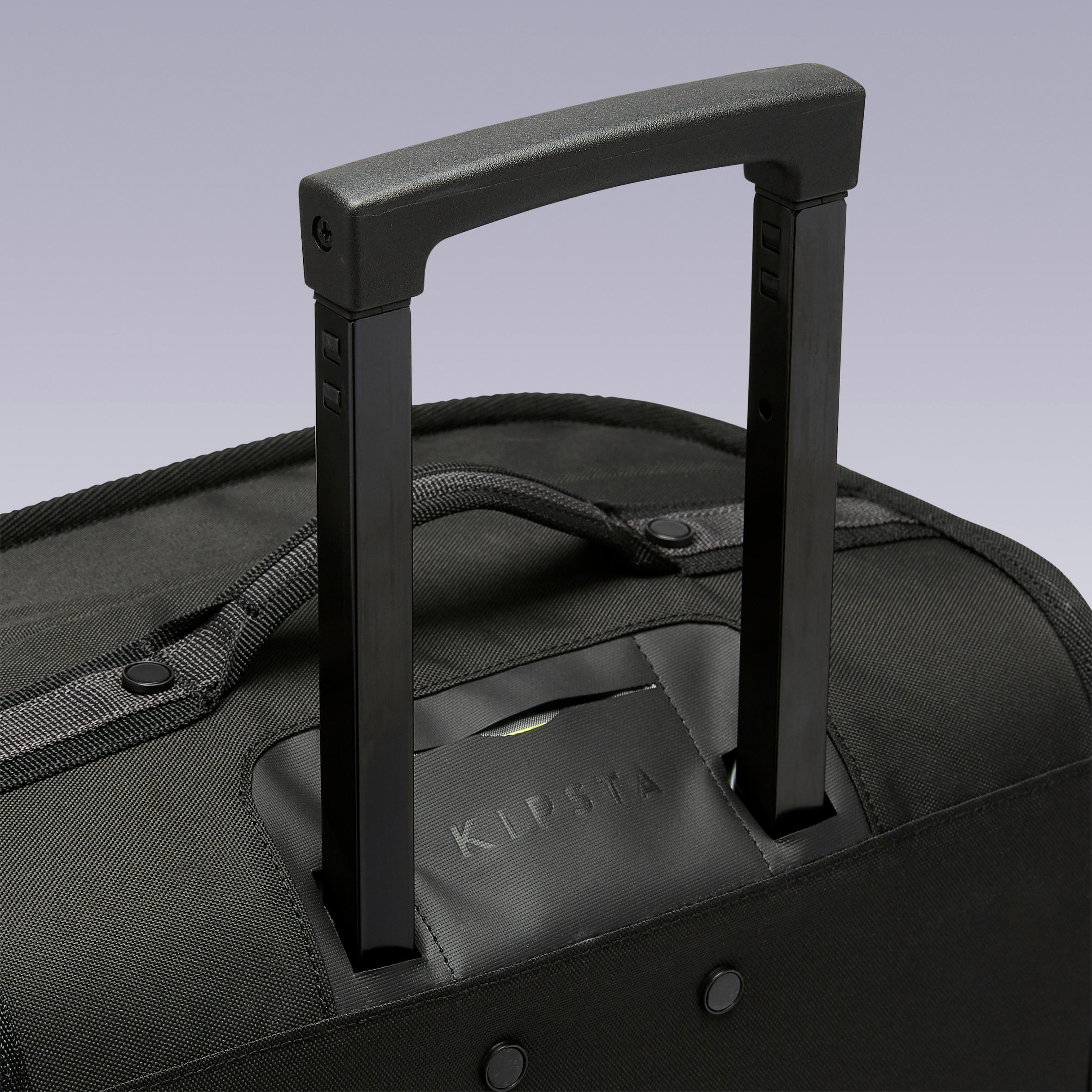 BOLSO DEPORTIVO CON RUEDAS 30 LITROS NEGRO - Decathlon