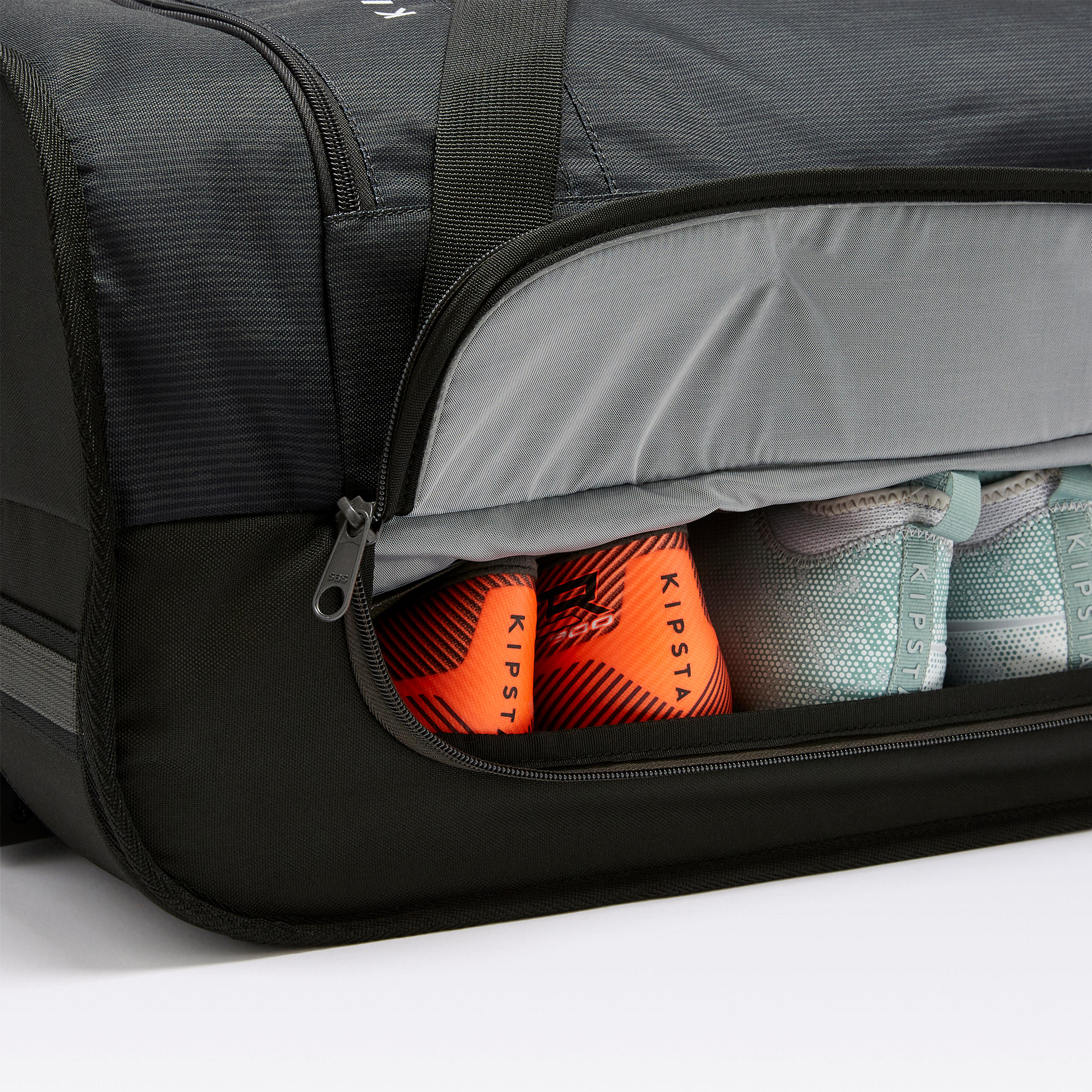 BOLSO DEPORTIVO CON RUEDAS 70 LITROS NEGRO - Decathlon
