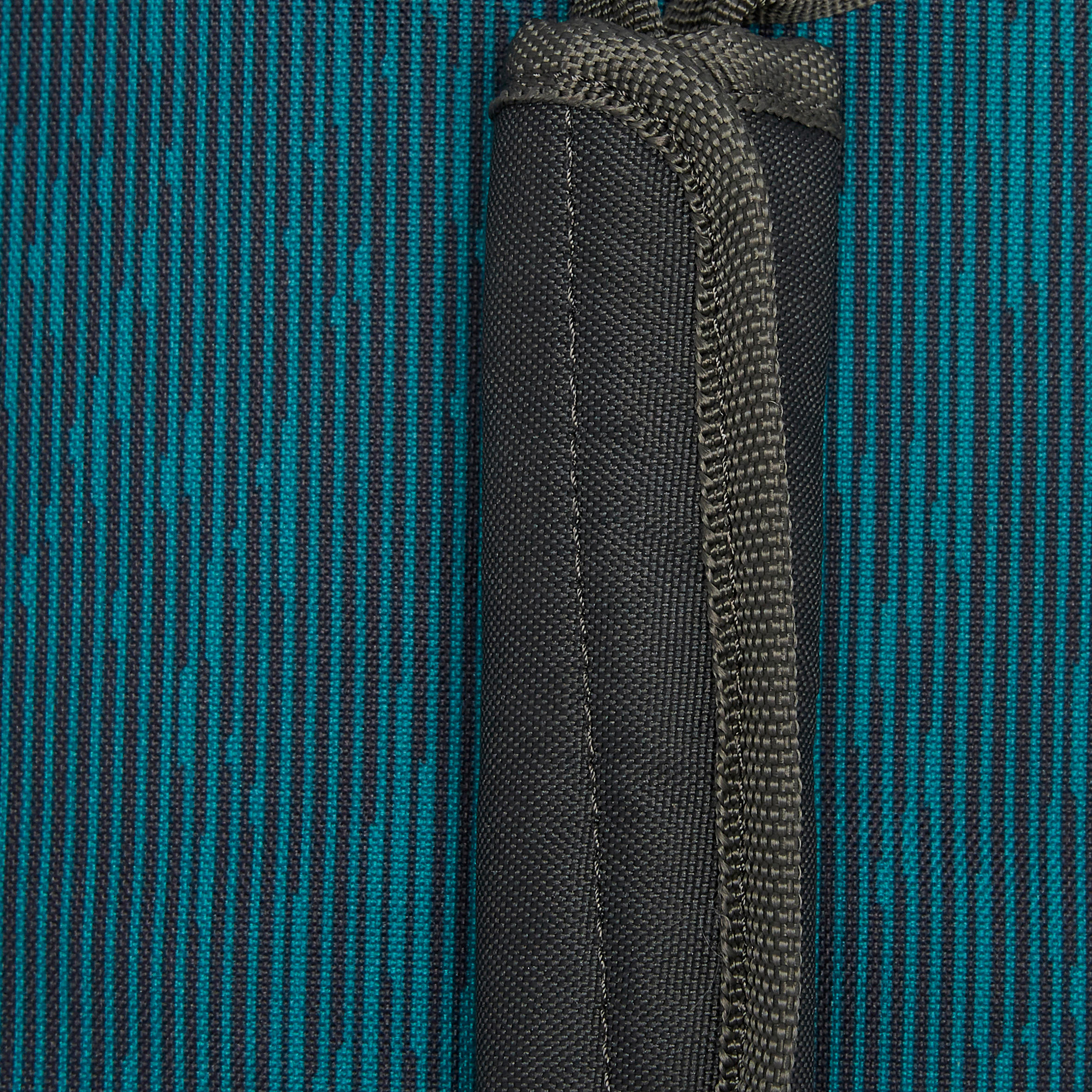 Club 100 70L 2-wheel travel bag with shoe compartment  12/21