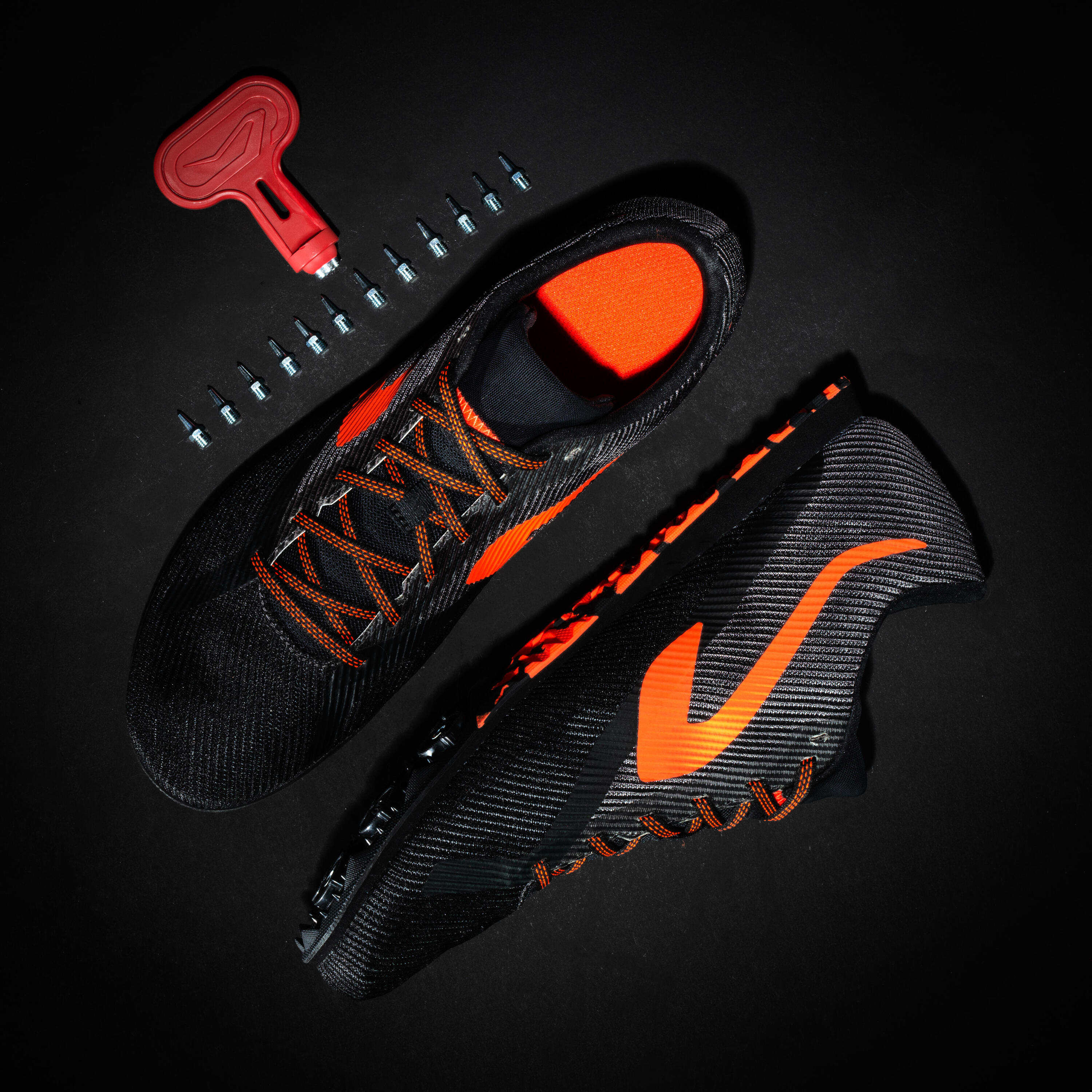 ATHLETICS CROSS-COUNTRY SHOES WITH SPIKES - BLACK/ORANGE 8/8