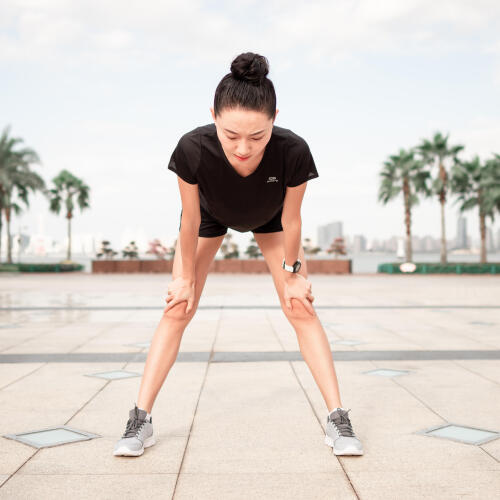 CALÇADO DE CORRIDA MULHER KALENJI RUN 100 CINZENTO