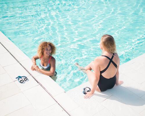 4 artigos essenciais de natação para mulheres principiantes