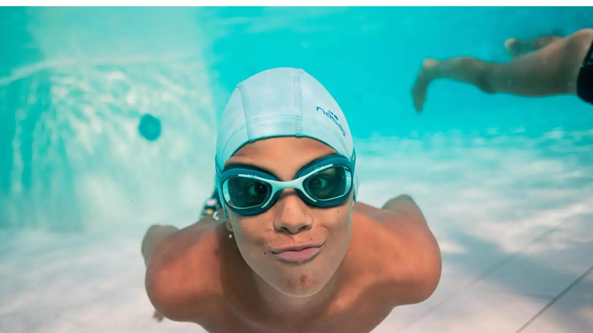 Schwimmbrillen reduzieren bei Kindern die Angst vor dem Untertauchen des Kopfes - dieses Spiel hilft besonders dabei