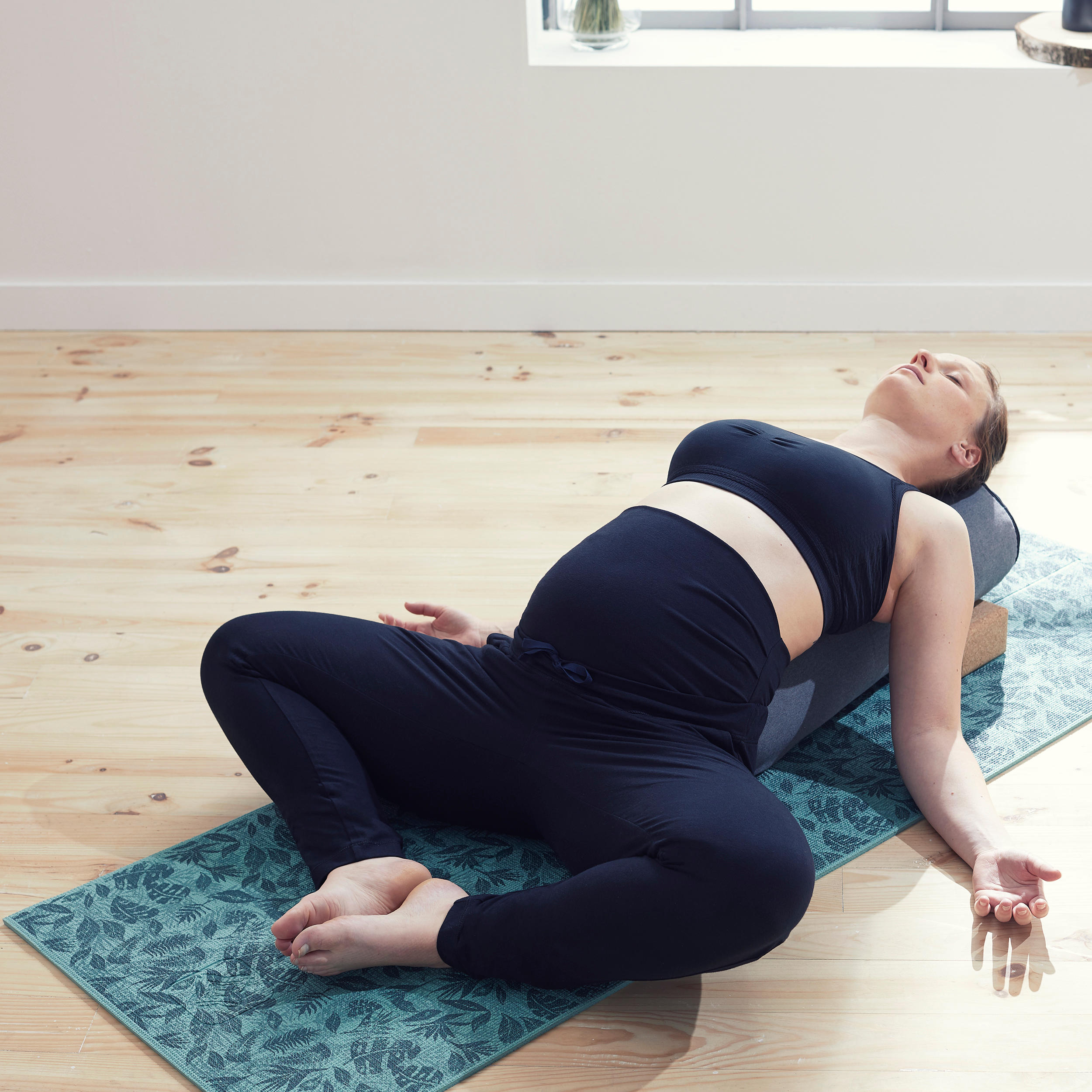 Gentle Yoga Pregnancy Bottoms - Black 6/10